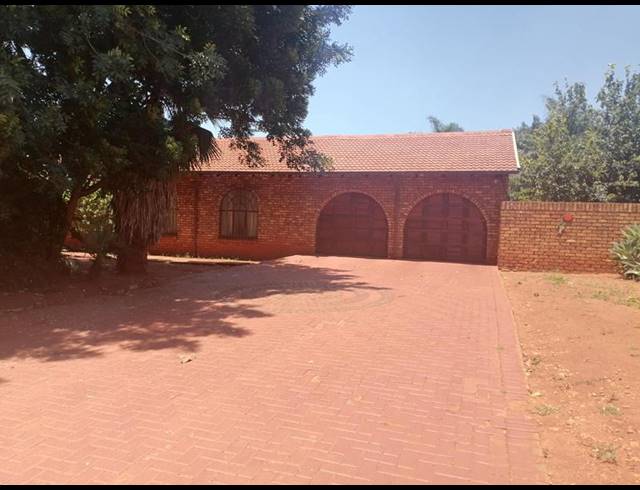 3 BEDROOM HOUSE FOR SALE IN THE ORCHARDS